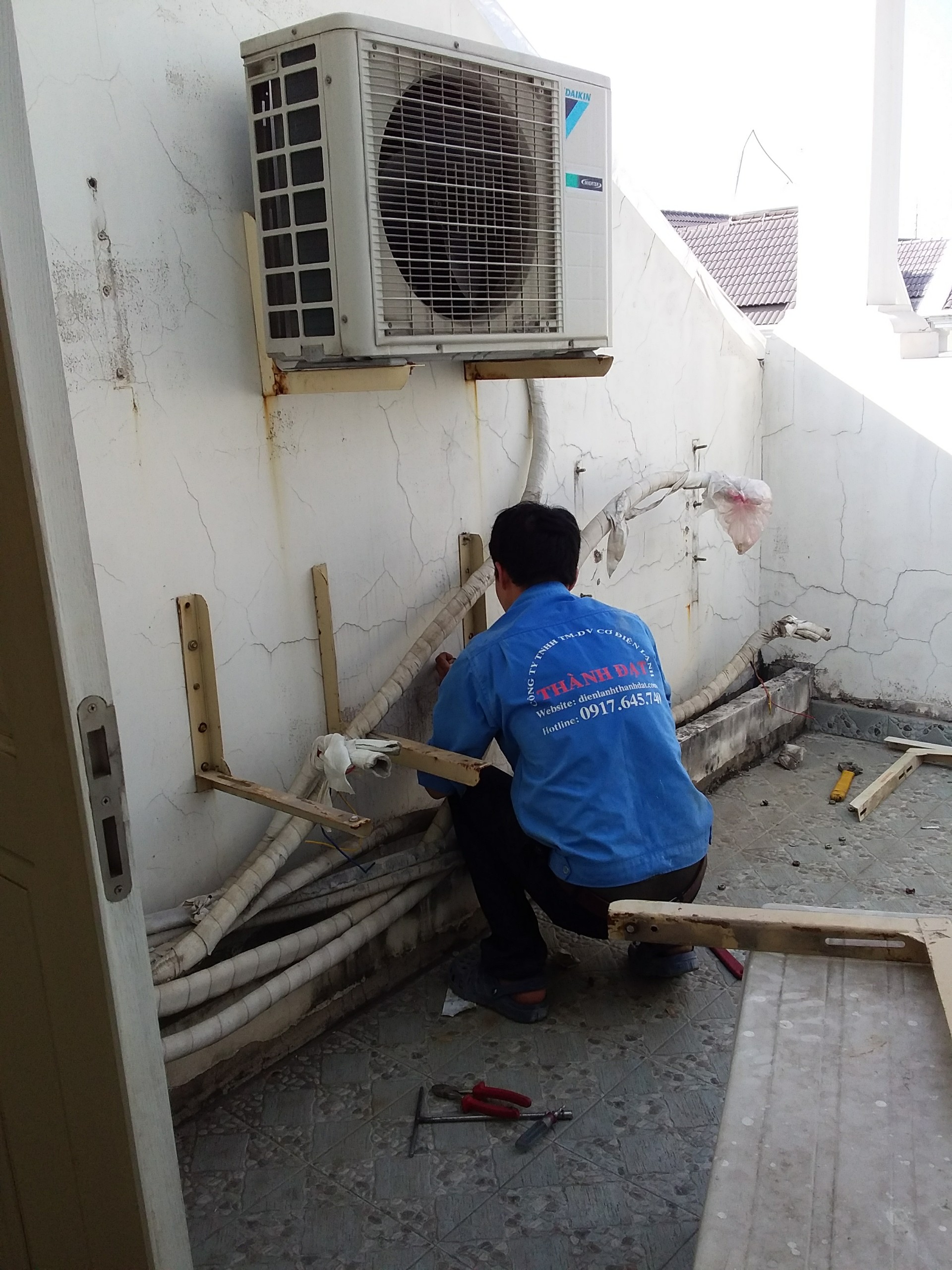 THI CÔNG ỐNG ĐỒNG MÁY LẠNH DẤU TRẦN NỐI ỐNG GIÓ