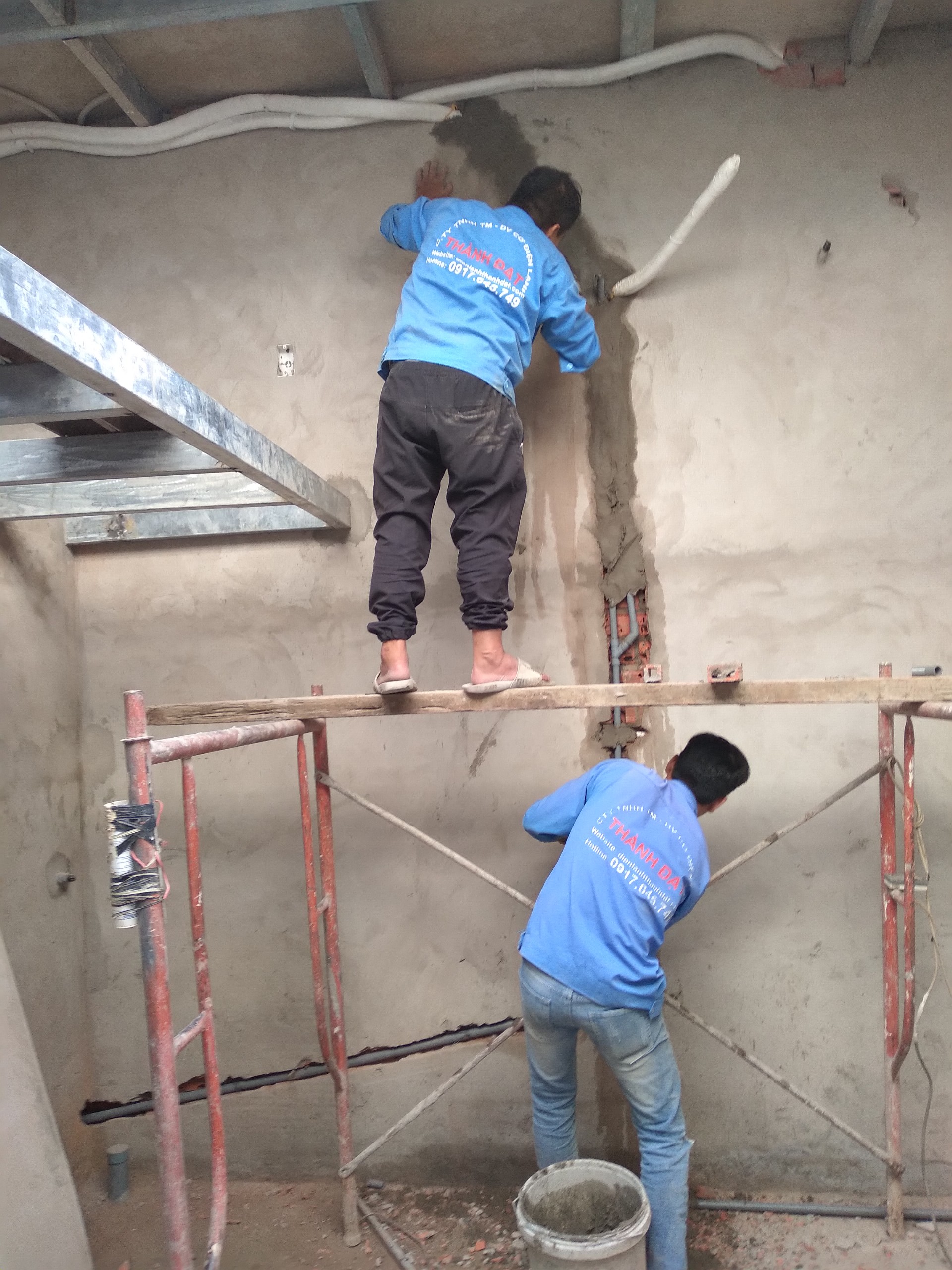 THI CÔNG ỐNG ĐỒNG MÁY LẠNH ÂM TƯỜNG